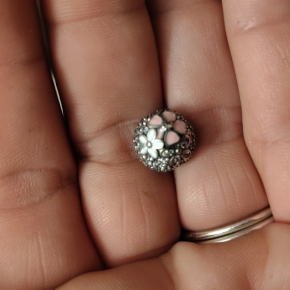 Silver bead butterfly and daisy - Picture 2 of 2